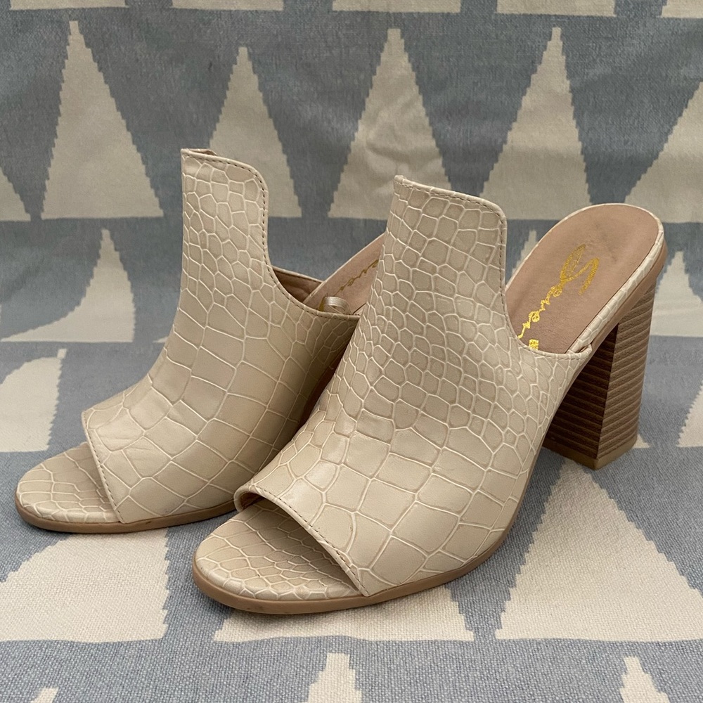 Off-white heeled mules (size 7.5)